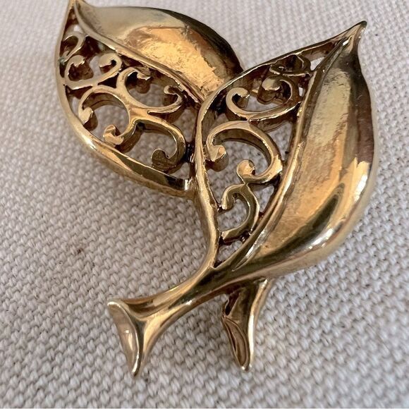 Vintage Gold Tone Boho Retro Dual Leaf Brooch Size 1.5” - Picture 7 of 10